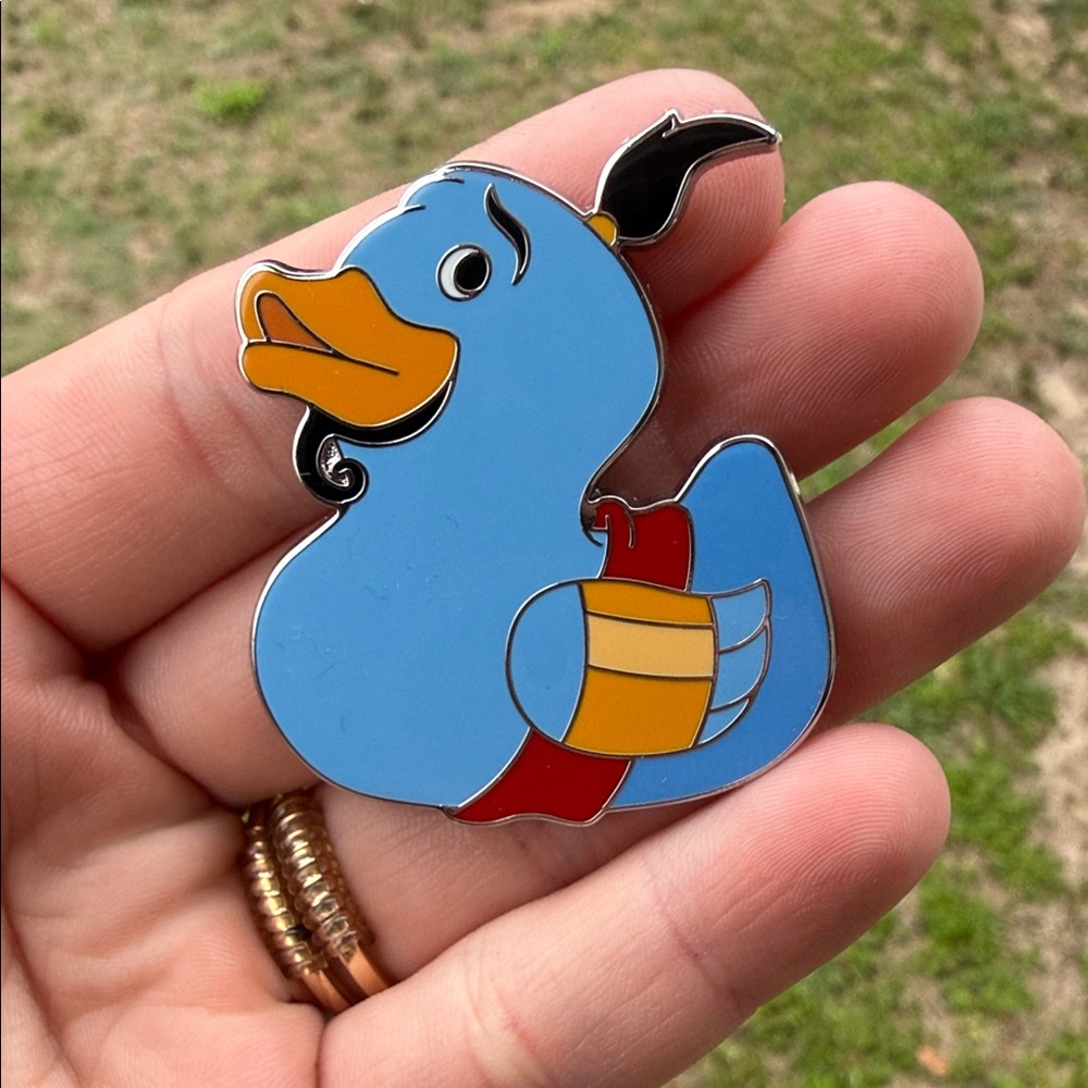 Disney ducks series 2 Genie pin